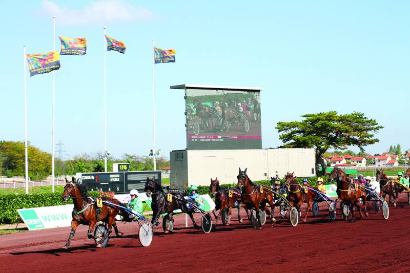 invitation clients grand national du trot Lyon